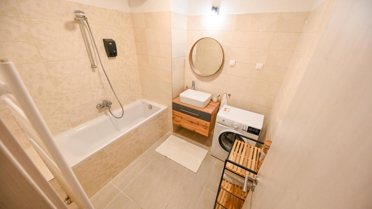 West Park Residence Apartment บูดาเปสต์ ภายนอก รูปภาพ
